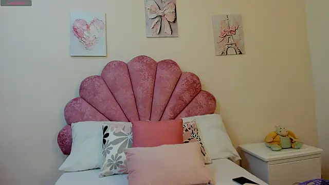 Snapshot of MilaaAdams chatting on 05.30.26 MilaaAdams online show from 05.30.26