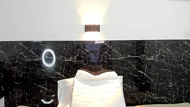 Juliabadlee online show from 12.01.24