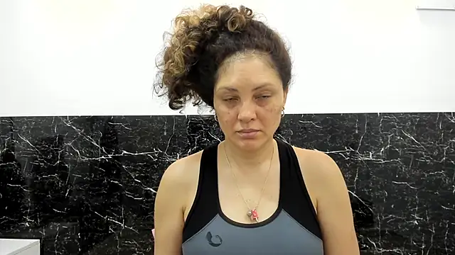 Juliabadlee online show from 02.08.25