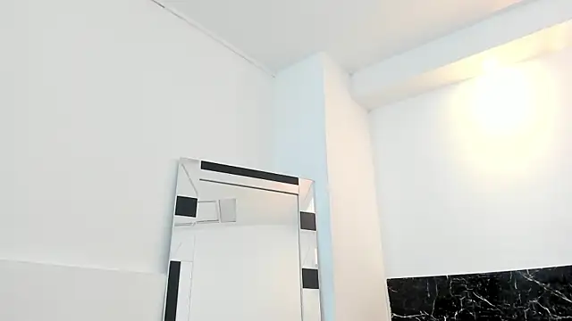 Juliabadlee online show from 02.22.25