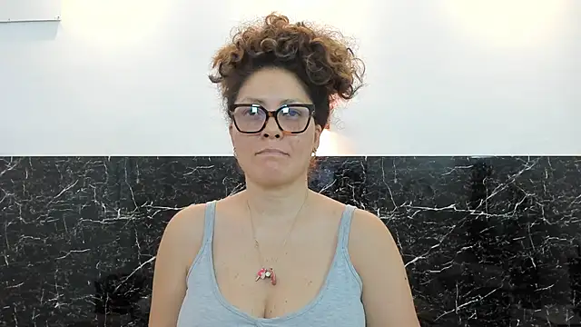 Juliabadlee online show from 02.23.25