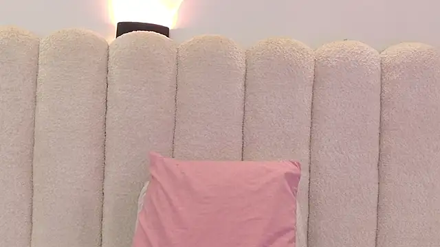 Juliabadlee online show from 09.10.25