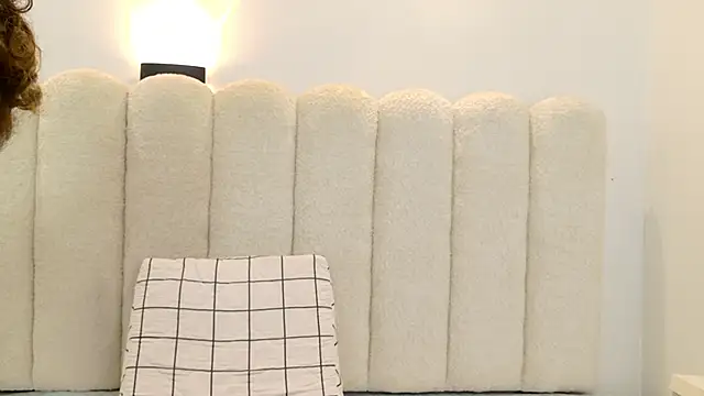 Juliabadlee online show from 11.26.25