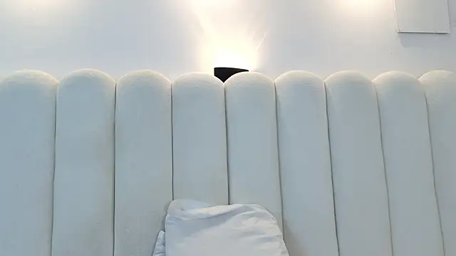 Juliabadlee online show from 02.15.26