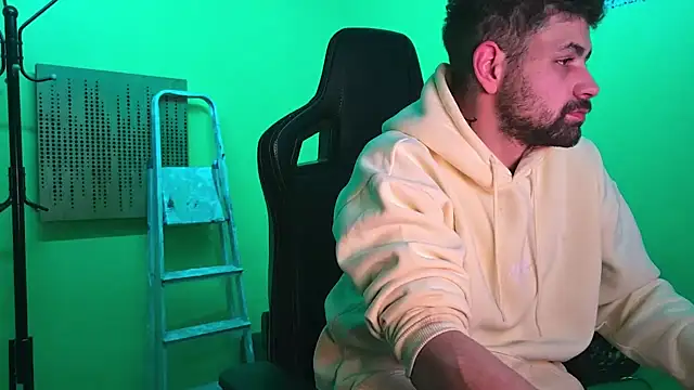 Snapshot of savage_daddyy chatting on 01.08.25 savage daddyy online show from 01.08.25