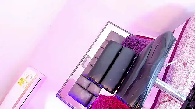 Snapshot of ShantalGirs chatting on 02.12.25 ShantalGirs online show from 02.12.25