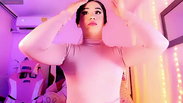 Snapshot of ShantalGirs chatting on 09.28.25 ShantalGirs online show from 09.28.25