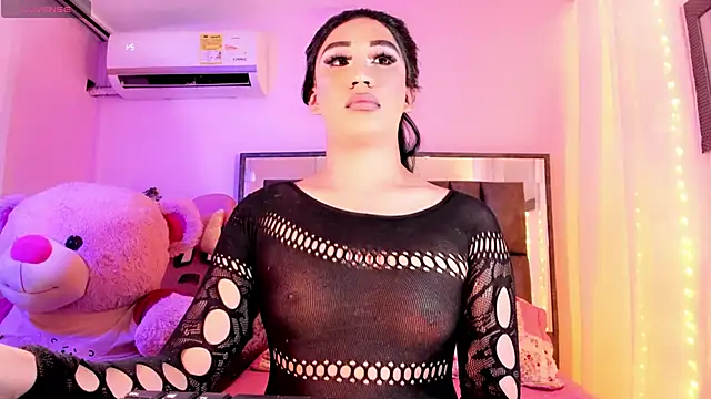 Snapshot of ShantalGirs chatting on 09.30.25 ShantalGirs online show from 09.30.25