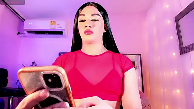 Snapshot of ShantalGirs chatting on 10.02.25 ShantalGirs online show from 10.02.25