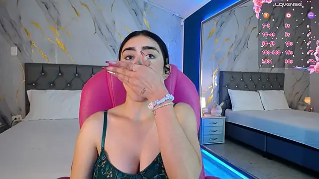 Julieta De Los Angeles online show from 02.11.25