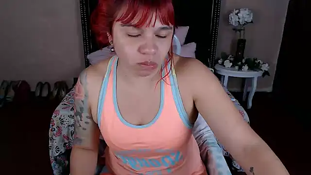 Snapshot of VioletaaaSlave chatting on 06.01.26 VioletaaaSlave online show from 06.01.26