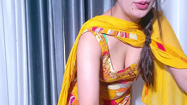 Snapshot of Aashika-Kaur chatting on 04.27.26 Aashika-Kaur online show from 04.27.26