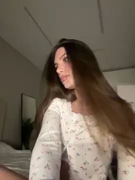 Snapshot of WildOrchid chatting on 11.04.25 WildOrchid online show from 11.04.25