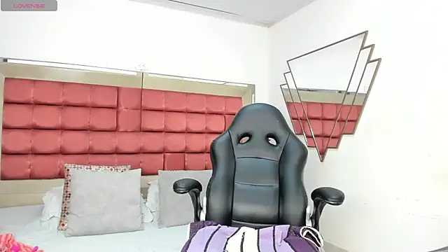 BarbaraKnox  online show from 01.05.25