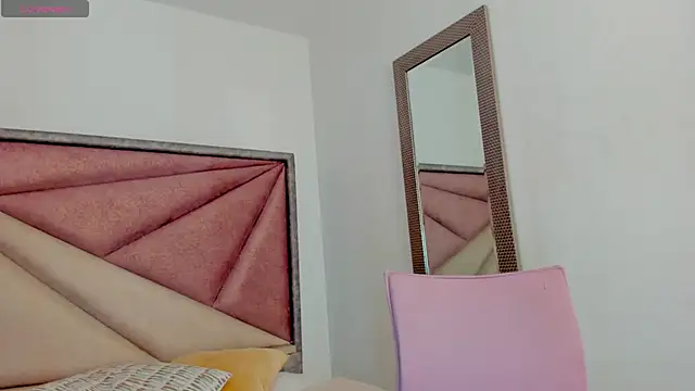 Snapshot of BarbaraKnox_ chatting on 04.24.26 BarbaraKnox online show from 04.24.26