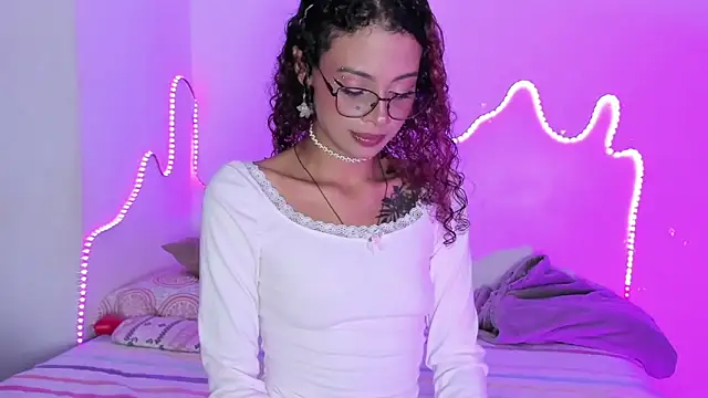 Snapshot of Kalahna chatting on 12.23.25 Kalahna online show from 12.23.25