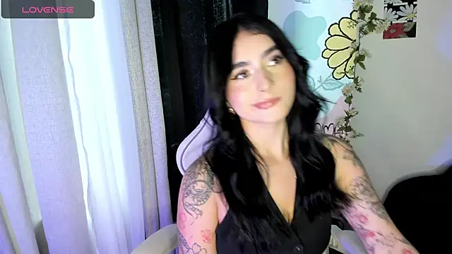 Snapshot of pamela__mar chatting on 12.18.24 pamela mar online show from 12.18.24