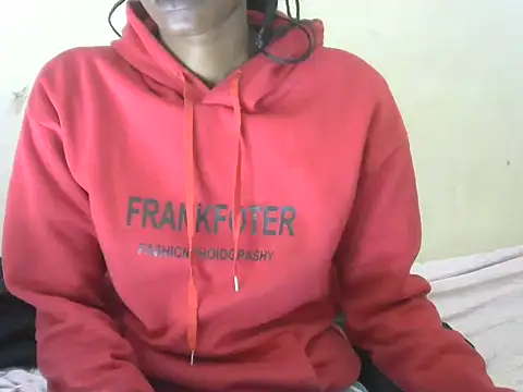 Snapshot of Pretty-emmie chatting on 01.16.25 Pretty-emmie online show from 01.16.25