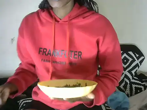 Snapshot of Pretty-emmie chatting on 01.17.25 Pretty-emmie online show from 01.17.25