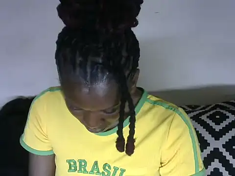 Snapshot of Pretty-emmie chatting on 01.22.25 Pretty-emmie online show from 01.22.25