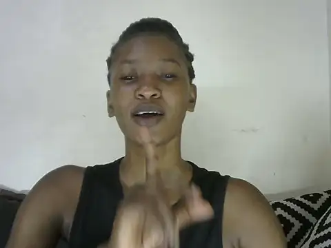 Snapshot of Pretty-emmie chatting on 03.23.25 Pretty-emmie online show from 03.23.25