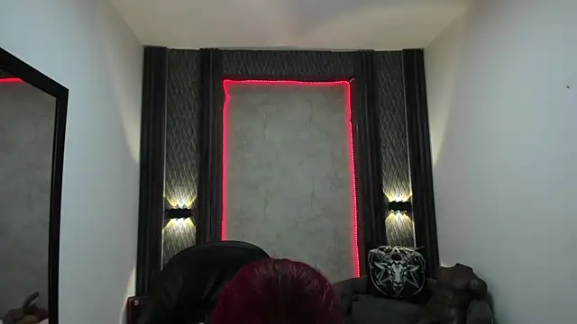 selene red  online show from 02.11.25