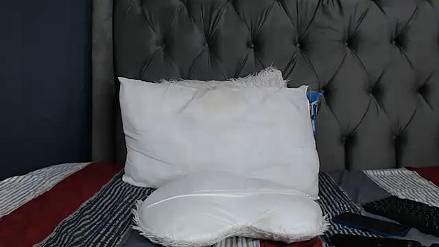 LOYAL SASHA online show from 12.14.25