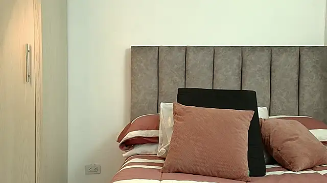 karina lewis  online show from 04.15.26