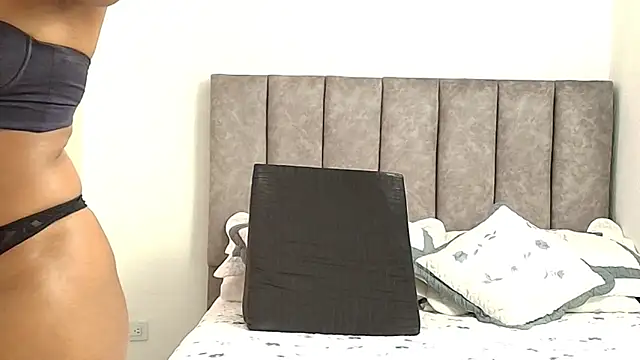 Snapshot of karina_lewis_ chatting on 07.19.26 karina lewis online show from 07.19.26