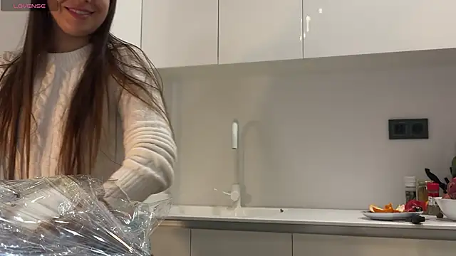 Snapshot of Mika_Miller chatting on 12.21.24 Mika Miller online show from 12.21.24