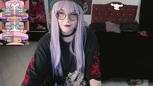 Snapshot of Avril2001 chatting on 12.11.24 Avril2001 online show from 12.11.24