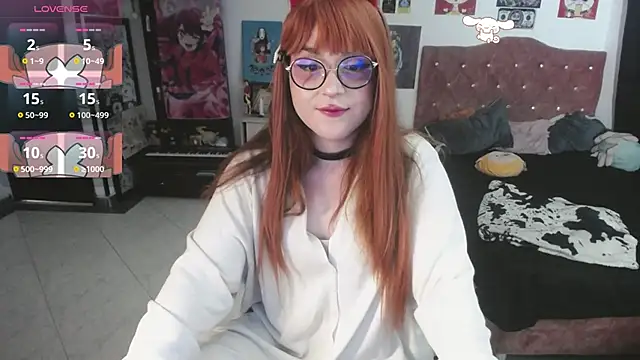 Snapshot of Avril2001 chatting on 12.30.24 Avril2001 online show from 12.30.24