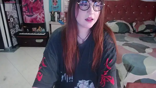 Snapshot of Avril2001 chatting on 10.08.25 Avril2001 online show from 10.08.25