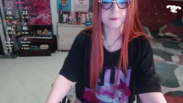Snapshot of Avril2001 chatting on 10.12.25 Avril2001 online show from 10.12.25
