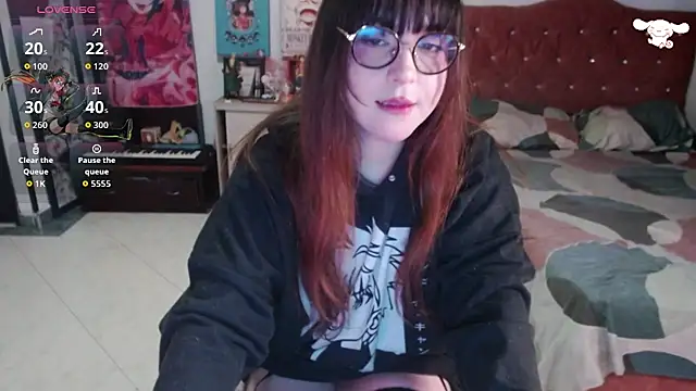 Snapshot of Avril2001 chatting on 10.16.25 Avril2001 online show from 10.16.25