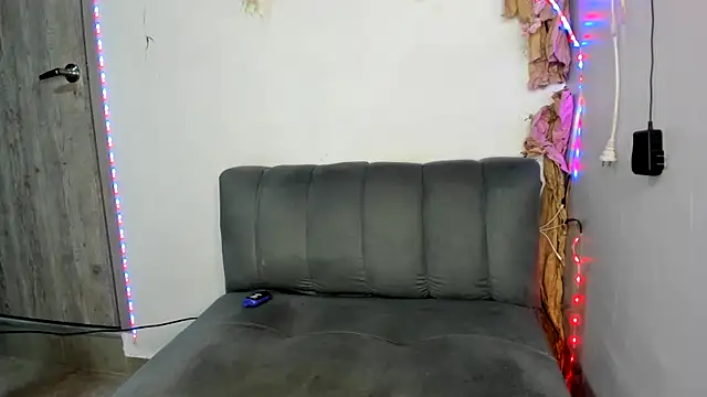 Lya-Kasandra online show from 12.04.25