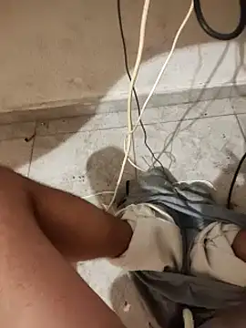 Snapshot of skrigul12 chatting on 12.28.24 skrigul12 online show from 12.28.24