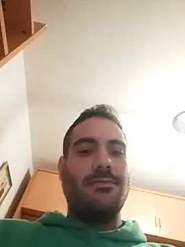 Snapshot of skrigul12 chatting on 01.04.25 skrigul12 online show from 01.04.25