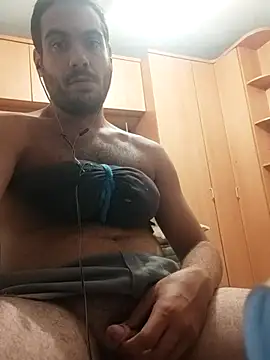 Snapshot of skrigul12 chatting on 10.04.25 skrigul12 online show from 10.04.25