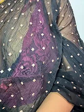 Snapshot of VR_here_4U chatting on 11.08.25 VR here 4U online show from 11.08.25