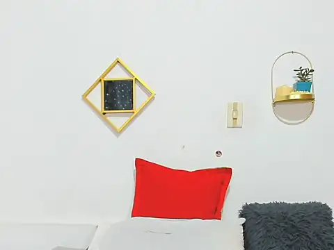 AnahiSmitth online show from 02.16.25