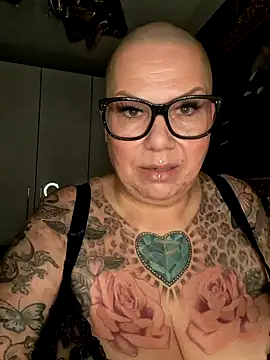 gepiercte nippel online show from 12.09.24