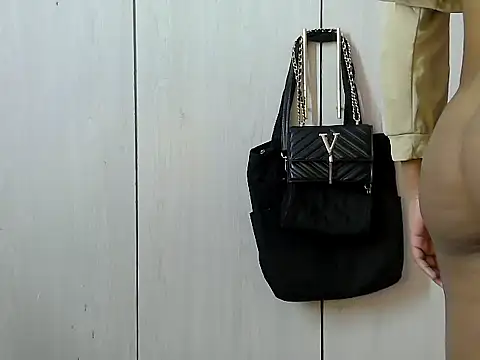 Snapshot of Destiny_Desire chatting on 10.23.25 Destiny Desire online show from 10.23.25