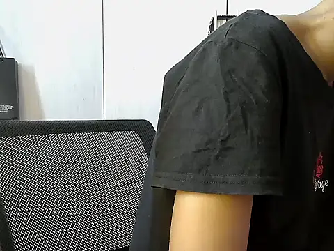 Snapshot of Destiny_Desire chatting on 11.10.25 Destiny Desire online show from 11.10.25