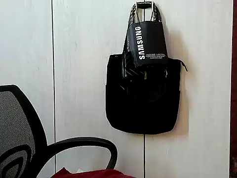 Snapshot of Destiny_Desire chatting on 11.21.25 Destiny Desire online show from 11.21.25