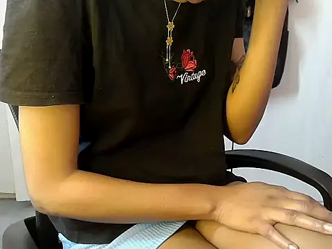 Snapshot of Destiny_Desire chatting on 11.24.25 Destiny Desire online show from 11.24.25