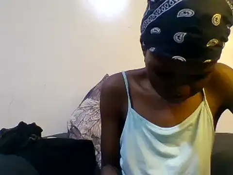 Snapshot of Baddie_Floxxy chatting on 12.08.24 Baddie Floxxy online show from 12.08.24