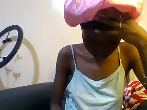 Snapshot of Baddie_Floxxy chatting on 12.10.24 Baddie Floxxy online show from 12.10.24