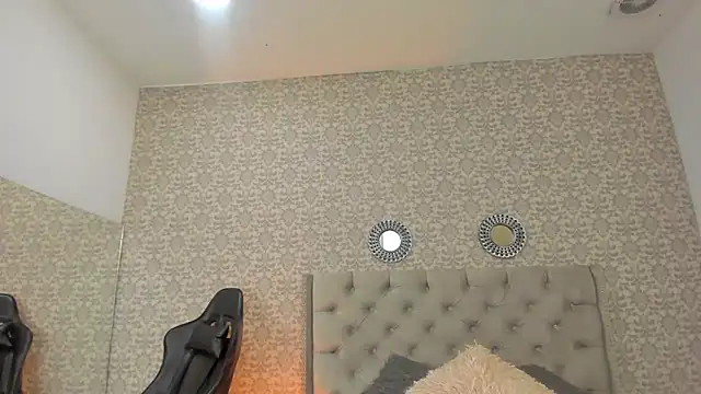 Hannah Miller   online show from 12.20.24