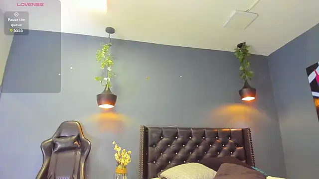 Hannah Miller   online show from 02.10.25